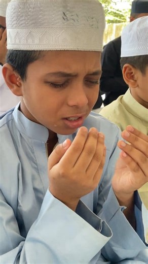 1.5M views · 258K reactions | মা-বাবার জন্য চোখের পানি ছেড়ে দিয়ে দুয়া করছে ছোট্ট—হামজা আমিন। | 3L.analysis | Facebook