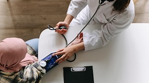 27 de simptome ale cancerului pe care oamenii le ignoră până când e prea târziu