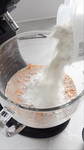Lidt lækker søndagsbagning? De lækreste gulerodsboller og de er frysevenlige 🥰🫶 De er så store, bløde og lækre 😋 https://www.onekitchenblog.com/gulerodsboller/ | One Kitchen - A Thousand Ideas