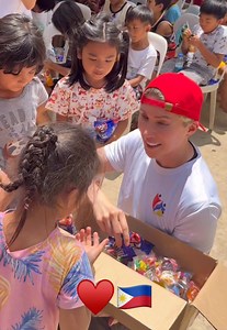 Visiting Filipino children with @one.race.for.filipino ♥️🇵🇭 to deliver supplies, candy, gifts and school books. 📚 🍬🍭📦 #filipino #philippines🇵🇭tiktok #pinoy #charity #pinoytiktok
