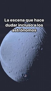 Esto es simulación CGI, pero representa una pregunta real del universo: ¿Puede un satélite tener su propio satélite? Lo que estás viendo parece pequeño… pero su órbita cuenta una historia que todavía no comprendemos del todo. ✨ ¿Quieres otra duda cósmica imposible? 🚀 #Zoom #Universe #Astronomie #CGI #Teleskop #Space | Mente Cósmica