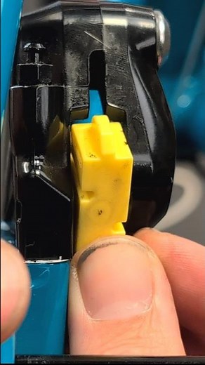How to Bleed Hydraulic Disc Brakes on a Road Bike 🚴‍♂️💨 #RoadBike #HydraulicBrakes #DiscBrakes