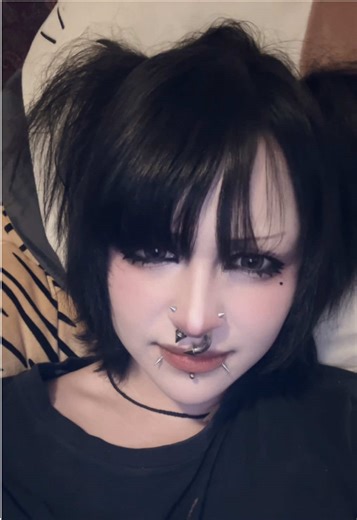 At this point I almost don’t want to try 🤦🏻‍♀️ I know I look like a girl but even the people I’m close to don’t even seem to try and respect me 🤷🏻‍♀️ #idk #trans #feminine #ftm #fyp