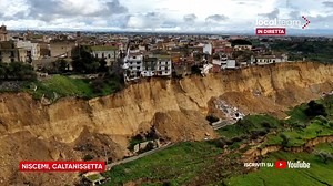 LIVE Enorme frana minaccia il centro abitato di Niscemi, case a rischio crollo: la diretta dal drone | Local Team