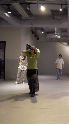 Jennis Oprasert on Instagram: "My first and my last class from @eugeneeh0 turned to be the fastest and one of the most challenging choreo I've ever learned this year 😮‍💨"