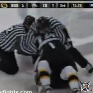 #BOS • jeremy Reich 🆚 nick Tarnasky • #TB 2007 Feb 23 • #HFrandomizer #tblightning #NHLBruins hockeyfights.com/fights/31828 | hockeyfights.com
