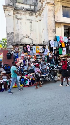 Peyi an leve Yon fwa ankò Ak lespwa nan vant li Epi kouraj nan ren li Nap kontinye kenbe Paske se vre nou la Men Fòk nou bèl tou ! | Sakapfet OKAP