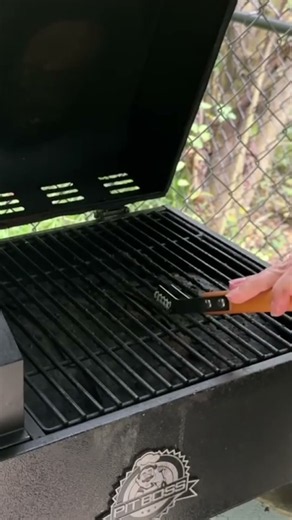 The ONLY grill brush you should use 🍔 #bbq #grilling