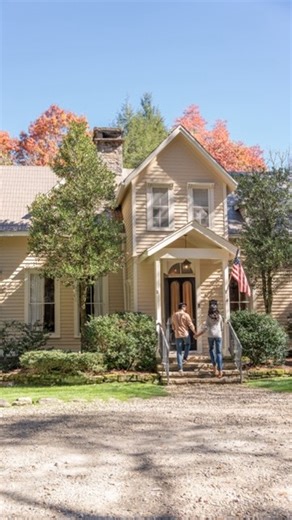 Meet the private Residences at Old Edwards Inn. Four expansive properties ready to welcome friends and family for reunions, celebratory getaways, elopements, and more. Choose from: — Sequoyah Lake House, a three-bedroom lakeside escape — Piermont Cottage, a four-bedroom Folk Victorian estate — Hutchinson House, a four-bedroom Farmhouse — Terrace on Main, a three-bedroom retreat on Main St. — Oak Street Terrace, a two-bedroom hidden gem Tap into our Instagram Highlights to learn more about each R