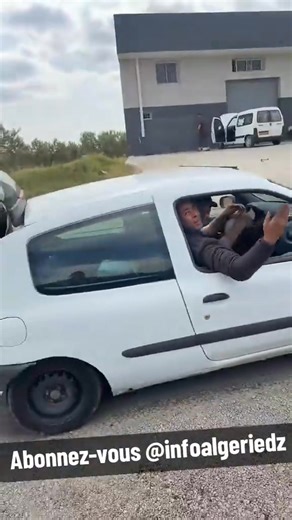Info Setif : une remorque à l'Algérienne du jamais vu avec tire palette amazing insolite motor engine moteur وصول المهاجرين إلى الجزائر ميناء الجزائر مرسيليا لا جولييت وهران سكيكدة عنابة بجاية قارب الجزائر العبارات كورسيكا لينيا نقل الأمتعة فان الجمارك الشرطة الدرك port d'alger en panne renault clio renault trafic fourgon port de marseille la joliette transporteur transport bagages algérien dz skikda oran bejaia skikda annaba alicante algerie ferrie corsica linea #transporter #transporteur #dz #