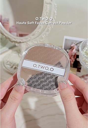 I just found the best non-flashback powder! It passed my flashback test!! 🔥 @O.TWO.O Beauty #otwoo #otwoomy #otwooloosepowder #hautesoftfocuscorrectpowder #flashback #flashproofmakeup
