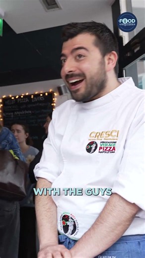 How do you eat your pizza? 🍴