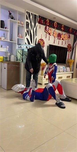 Ultraman cartoon 36-year-old Ultraman fights monsters, funny videos, toy videos and toy stories,