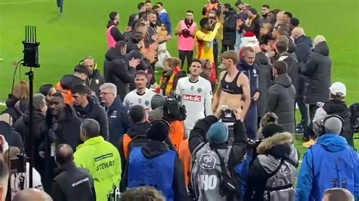 Fin de match : Lens se qualifie pour les 16èmes de finale de la coupe de France de football, après avoir battu l’entente Feignies-Aulnoye 3 buts à 1 | Canal FM