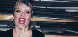 Secrets, il nuovo video di Pink con ammiccamenti gay e lesbici - Spetteguless