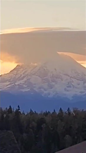 Dawn on Mount Rainier in Seattle #nationalparks #beautiful #dawn #seattle #snowymountains #ustravel