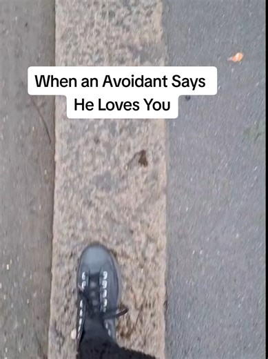 Dating an avoidant man can feel confusing. One minute it’s holidays, intensity, “I love you.” The next it’s silence, distance, and “I didn’t know I was accountable.” This is the hot and cold dynamic women experience in avoidant relationships. I talk about the impact this pattern has on women and how to return to yourself after destabilising relationships.
