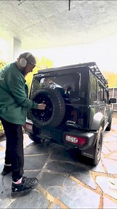 Installing the @roaming_horizons wheelcover in 30 secs // 🛞 // Eks jammer, maar hoe cool lyk dit! ❤️ | Jack Parow