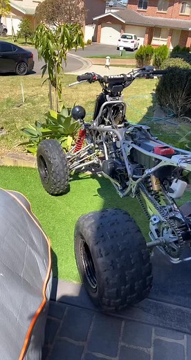 The gave it to meeee 🤪😬 #yamaha#honda#suzuki#kawasaki#trx250r#atc250r#atc#trx#banshee#yamahabanshee#lt500r#lt250r#skats#duncan#paulturner#fmf#toomey#collection#bikes#2stroke#banshee350#braap