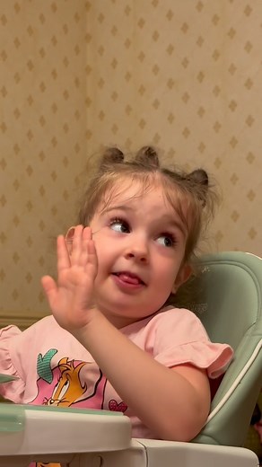 Claudia Tortorici on Instagram: "chiacchiere serali ❤️#rachele#family"