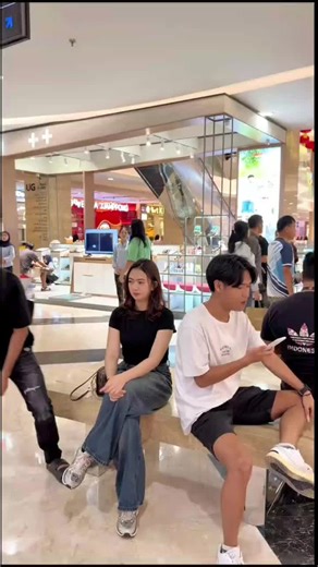 Funny Hammer Prank with Beautiful Girl