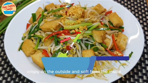 So fresh, so crunchy, so yummy! 💚 This bean sprout stir fry is quick, light, and absolutely delicious. Tossed with crispy fried tofu, red chilli strips, garlic oil, and spring onions — it’s a simple dish that shines with flavour ✨. Perfect on its own or as a side with rice 🍚. 🌟 Send a Star to support my homecooking journey — every star keeps me inspired to share more recipes 💛 Ingredients: 320g bean sprouts (washed, soaked) 250g pre-fried soft tofu (washed) 30g red chilli (strips) 1.5 tbsp t