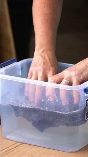 How to Neutralize Bleach on Shirts