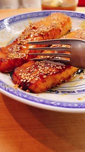 Air Fryer TERIYAKI SALMON with just the right amount of sweet and savory and ready in under 8 minutes! https://iheartumami.com/air-fryer-salmon-teriyaki/ The salmon comes out perfectly juicy and tender with a sweet caramelized teriyaki sauce crust on top. 👌🏽 15 minutes to marinate, 👌🏽 0 maintenance to cook, 💯 100% delish! Stovetop instructions are included, too. . . . #teriyakisalmon #salmonteriyaki #ketoteriyakisalmon #airfryerteriyakisalmon #salmon #salmonrecipes #airfriedsalmon | I Heart