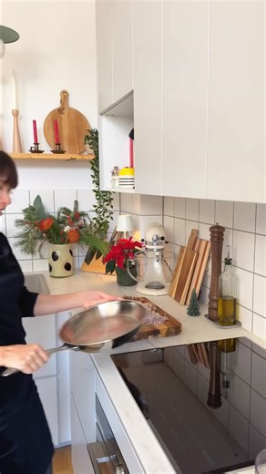 Géraldine Leverd on Instagram: "The French Table - Christmas Edition Ep. 6: Turkey Roulade with Chestnut Filling In my family, the traditional Christmas main dish has always been a capon. ✨ This year, I decided to give it a modern twist with a Christmas turkey roulade. I filled it with a stuffing made of mushrooms, chestnuts, dried apricots, and gingerbread (pain d’épices). It’s so good! Little tip: And after several tests, I found out that letting the turkey breast rest in a brine makes it inc