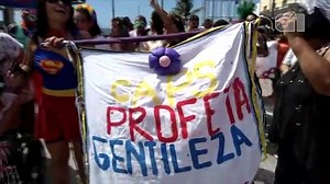 Bloco "Livre, leve, loucos..." percorre ruas de Iguaba Grande com enredo sobre inclusão