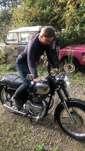 1959 Matchless G9 (498cc parallel twin engine). Starter in shot is Lana Shimmin. This bike has been loaned to us from the AJS / Matchless club and Lana will be reporting on what it's like to live with a classic motorcycle from the 1950s for a few weeks. Thank you to Steve and the team at the AJS / Matchless Club for loaning us the bike. Website www.jampot.com Location is Mitchell's Classics workshop. Video by Alex Rollings. Instagram: @motofilmer @classicmotorcyclechannel #britishmotorcycles #vi