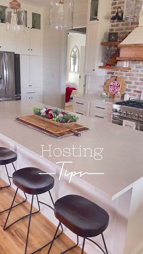 Holiday Hosting Tips: Decorating Your Kitchen Island like a Pro