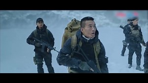 A giant shark has appeared in the snow. Can the expedition team continue? 雪地中竟然出现巨型鲨鱼，探险队能否继续前进？ #大雪怪 #snowmonster #优酷电影 #youkumovie | Youku Movie