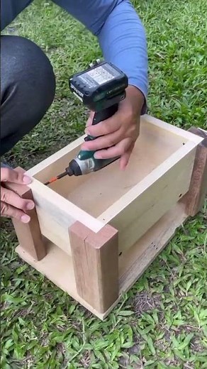 Simple DIY Wooden Storage Box Project with Unique Standing Legs
