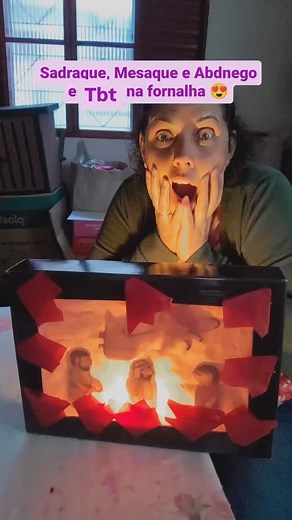Olha q recurso lindo para as crianças na sua aula de EBD 😅😅😉 Material Cola branca Cx de camisa Papel de seda laranja e vermelho Figuras q tirei na internet Uma lanterninha #sadraque #mesaque #ministerioinfantil #fornalha #jesus #anjo #milagre #ministeriodecriancas #biblia | Mara Cabral