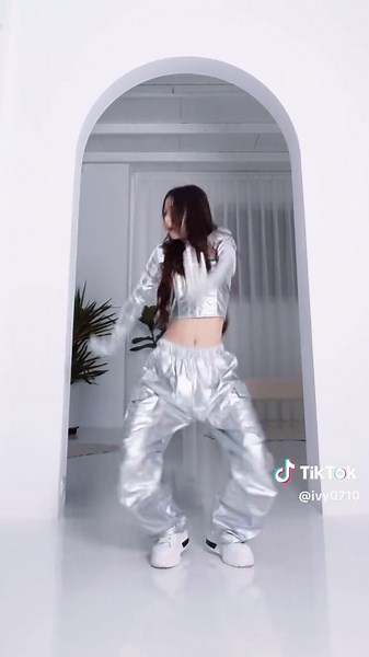 ROCKSTER 🎸🔥 @LISA: Dance Like a Rockstar! #lisa #rockstar #lalisa #lalisamanoban #dance