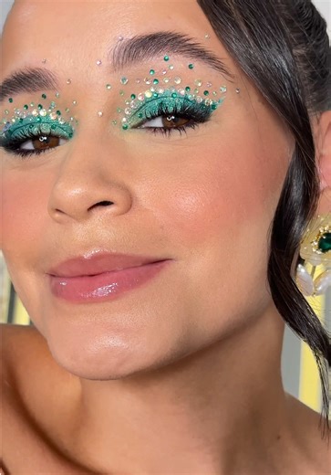 Tutorial de Maquiagem Colorida para o Carnaval