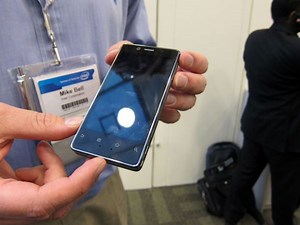 Intel Shows Off Medfield Android Gingerbread Smartphone (Video)