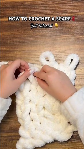 How to crochet a scarf: For Absolute Beginner