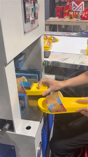 Custom slipper production line in full operation—every process embodies craftsmanship and efficiency. From pattern design to final product shaping, we accurately meet diverse customization needs #customslides #productionline #ownbrand #teamwear #sourcefactory #uniquedesign #logoprint #sportstyle #customslippers #usa #reels | Andy Lee