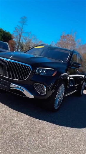 MAYBACH GLS 600 E-Active Body Control 📹: @orcastv (IG) | Mercedes-Benz Maybach Fans