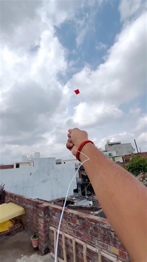 Parang nikal gayi hath se 🪁 😲 #youtubeshorts #trending #shorts #kite #kiteflying #patang #video