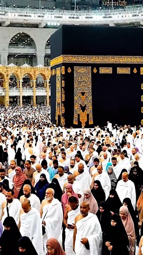Pilgrims doing Tawaf of Holy Kaaba - Islamic Reminder #shorts
