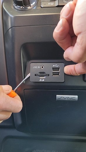 USB Port Removal #sync #sync3 #fordtechlife #fordtechnician #fordtech #fordtrucks