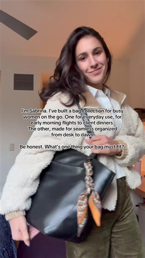 Tell us, what must fit in your bag? laptop? extra pair of shoes? Chunky sweater? #whatsinmybag #totebags #traveltote #bigtote