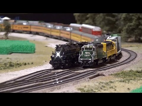 Railfan-Shots From The 2023 N Scale Weekend: Altoona; +Our First Module!