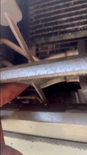 How to Remove the Power Steering Return hose on 🥱
