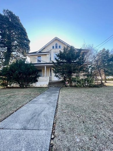 142 Willow St, Roslyn Heights, NY 11577 - MLS 814703 - Coldwell Banker