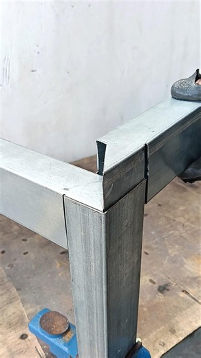 Trick for a strong table corner connection #tricks #diy #skills #ideas