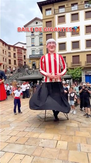 🎭 Baile de Gigantes en Bilbao | Aste Nagusia ✨#Shorts